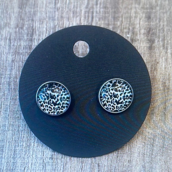 Leopard Print Stud Earrings - Picture 1 of 1